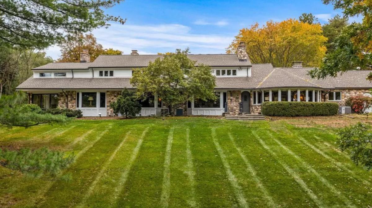 Rear view of the property.