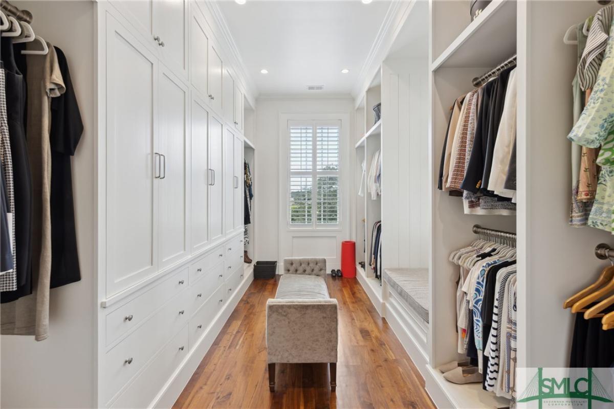 Walk-in closet