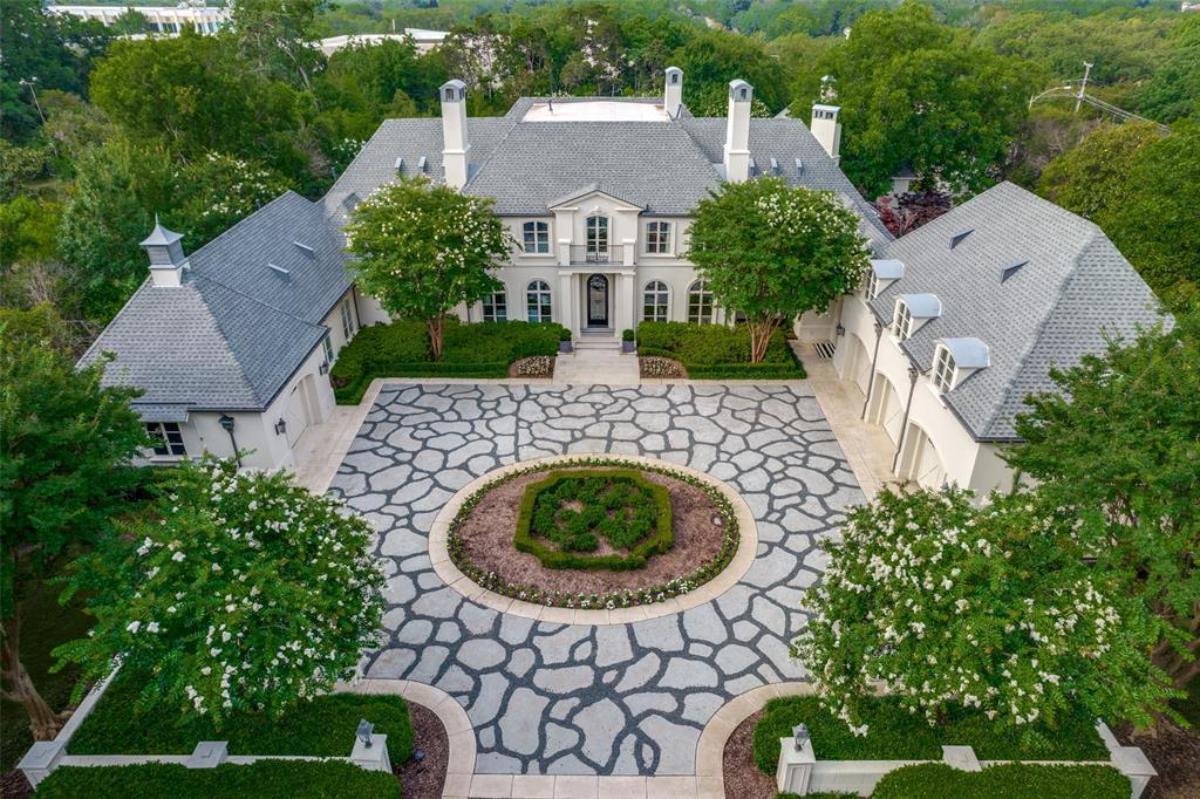 Aerial view of the mansion.