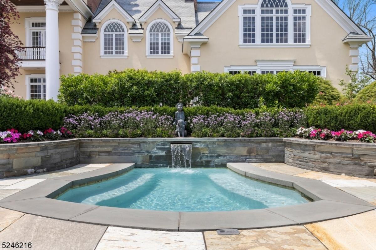 Pool with a fountain.