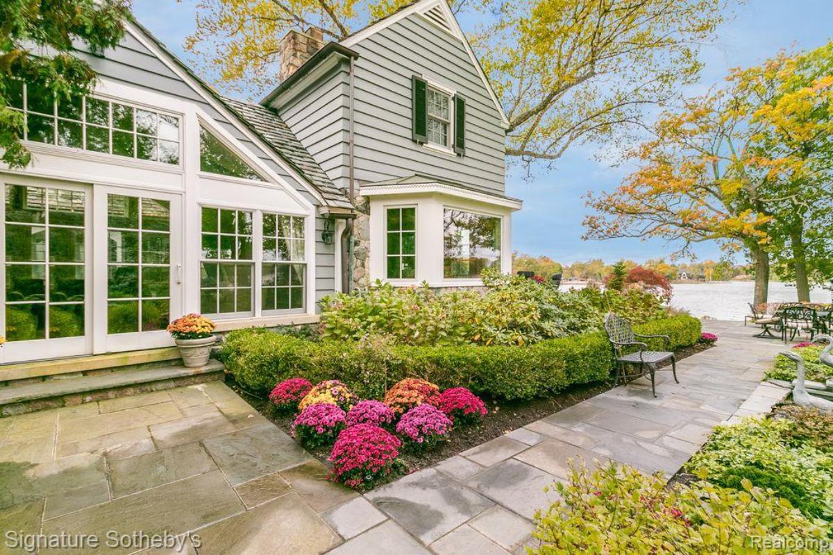 Garden with a walkway.