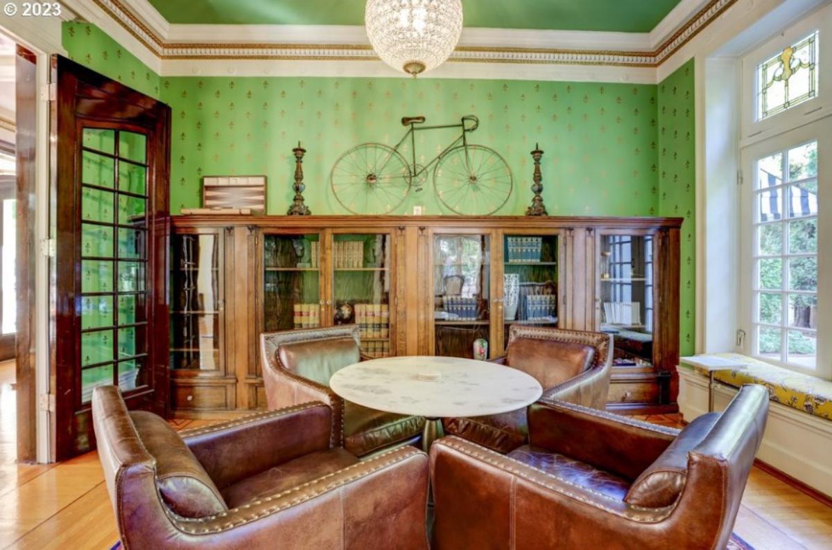 Reading area with book shelves, table and chairs.
