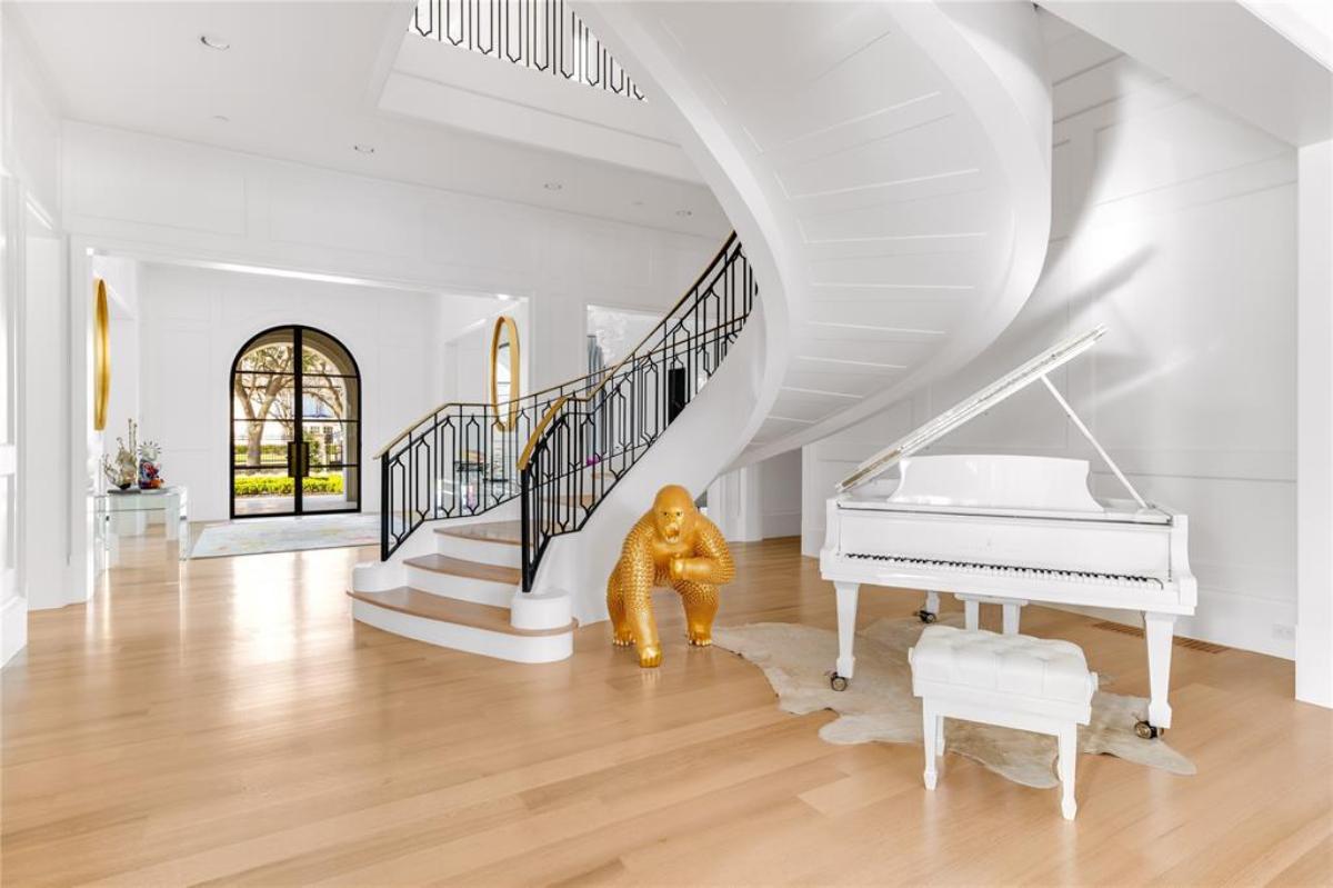 Staircase with a piano.