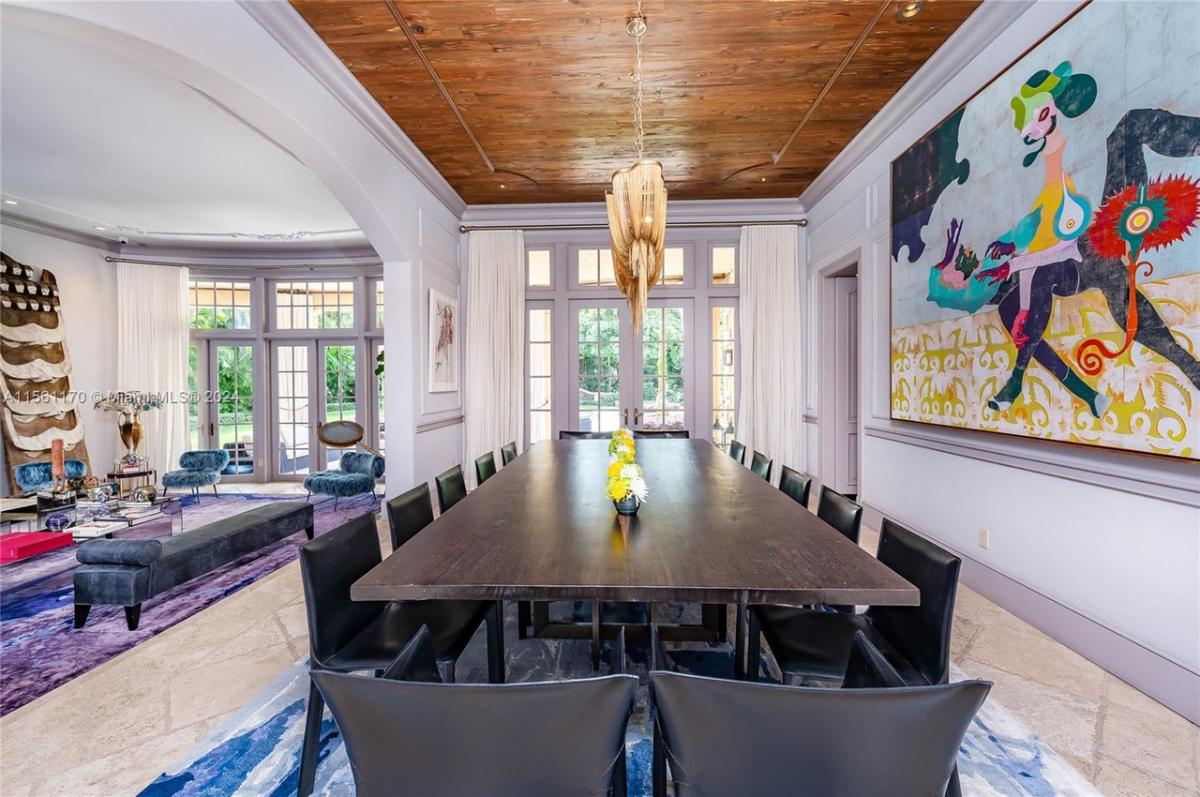 Dining room with a chandelier.