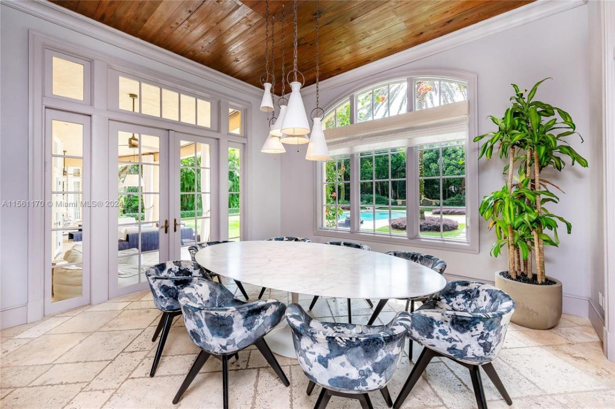 Breakfast nook
