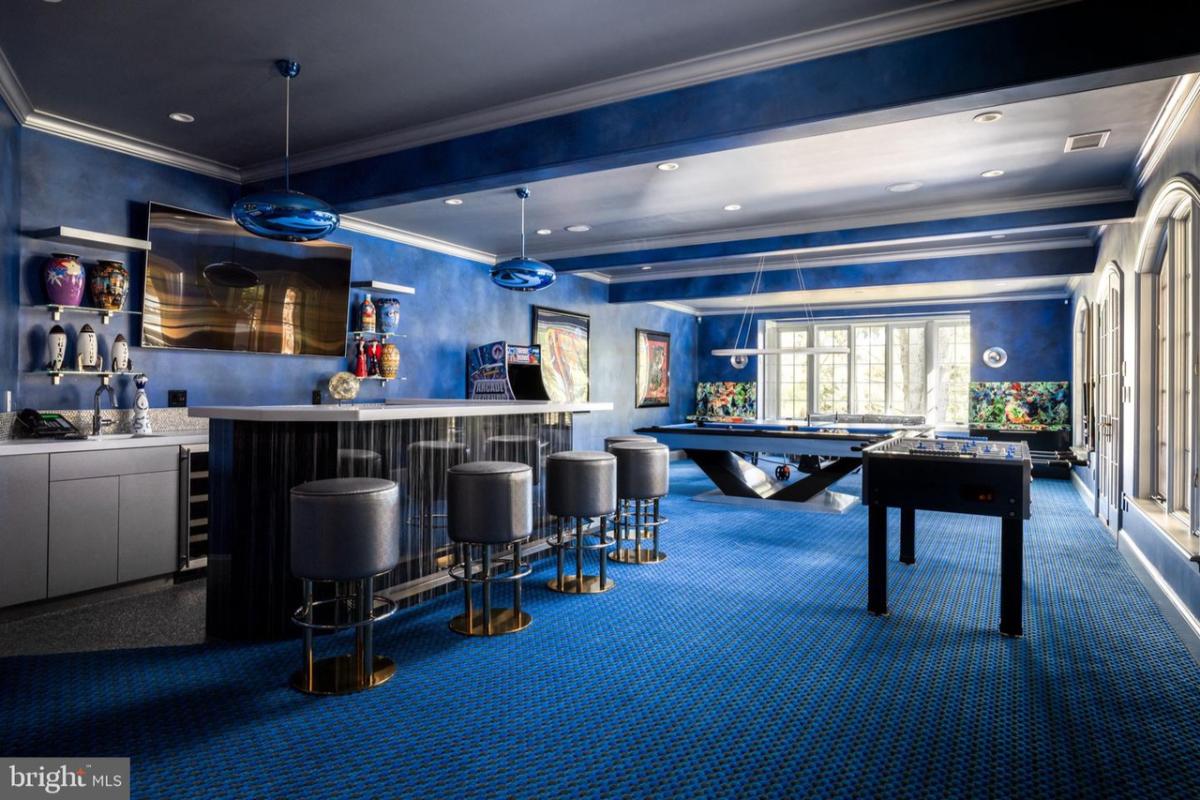 Recreational room with a bar.
