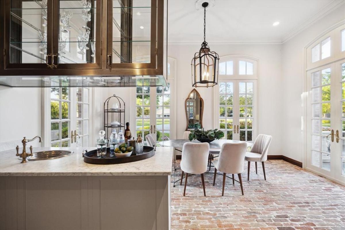 Breakfast nook