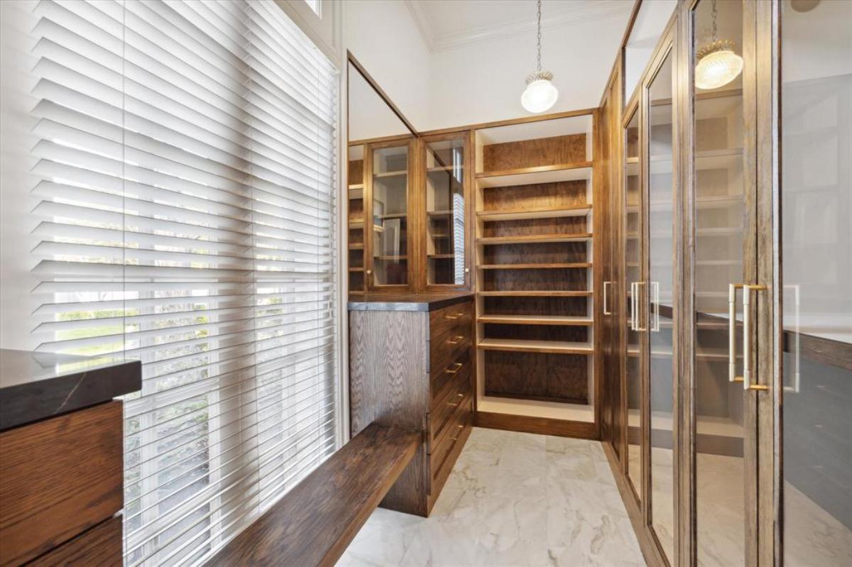 Walk-in closet