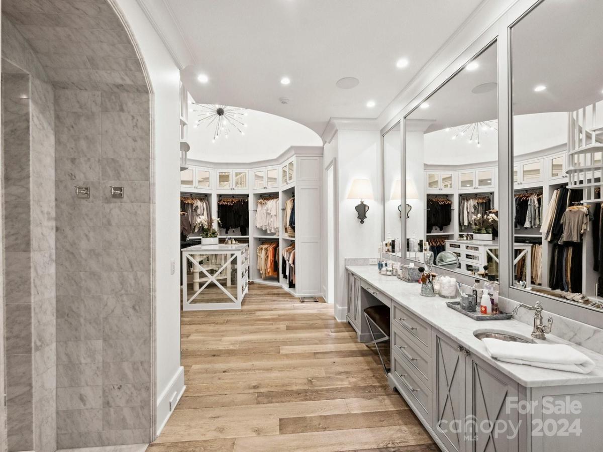Walk-in closet