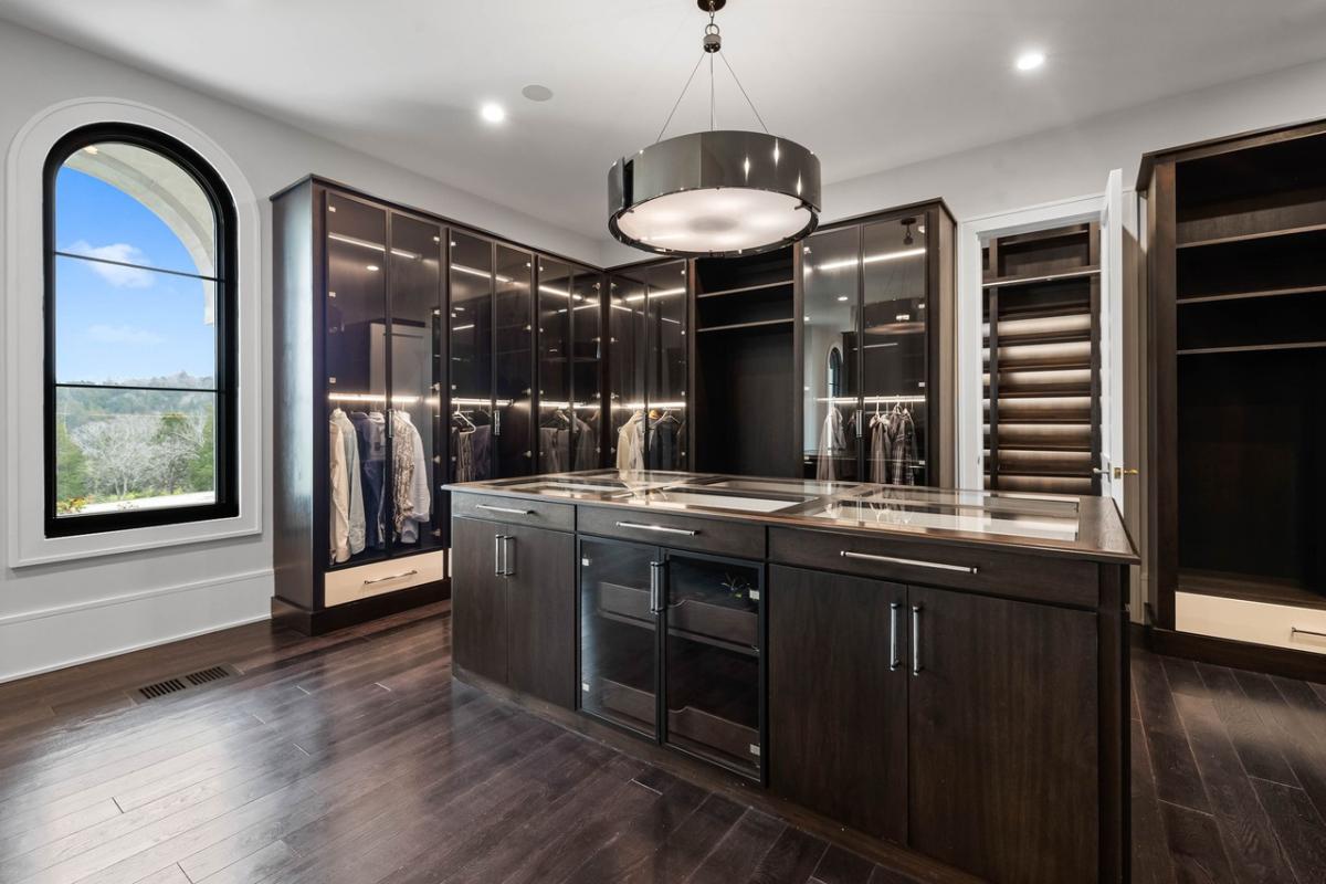 Walk-in closet