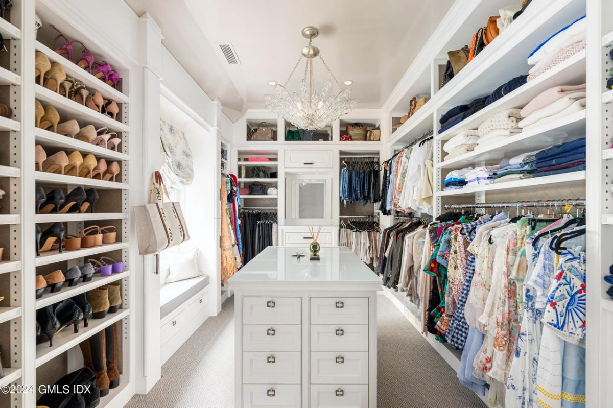 Walk-in closet