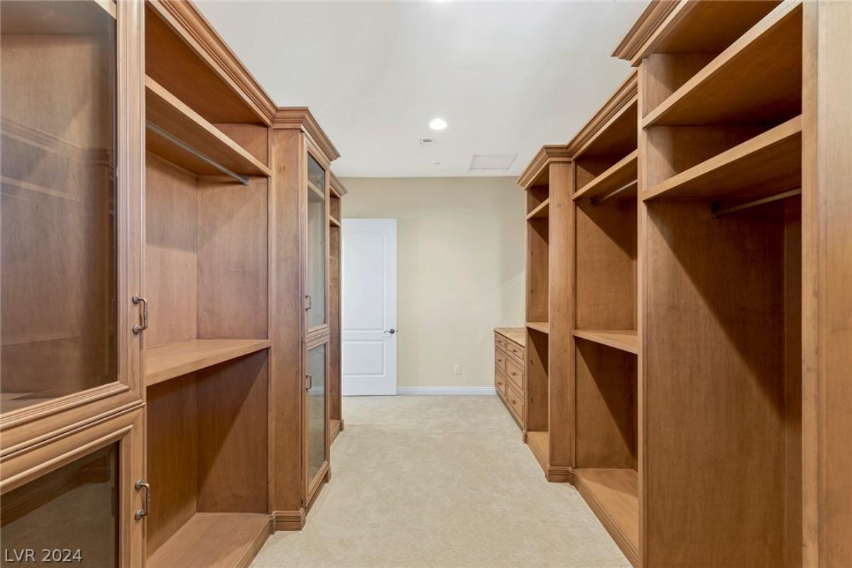 Walk-in closet