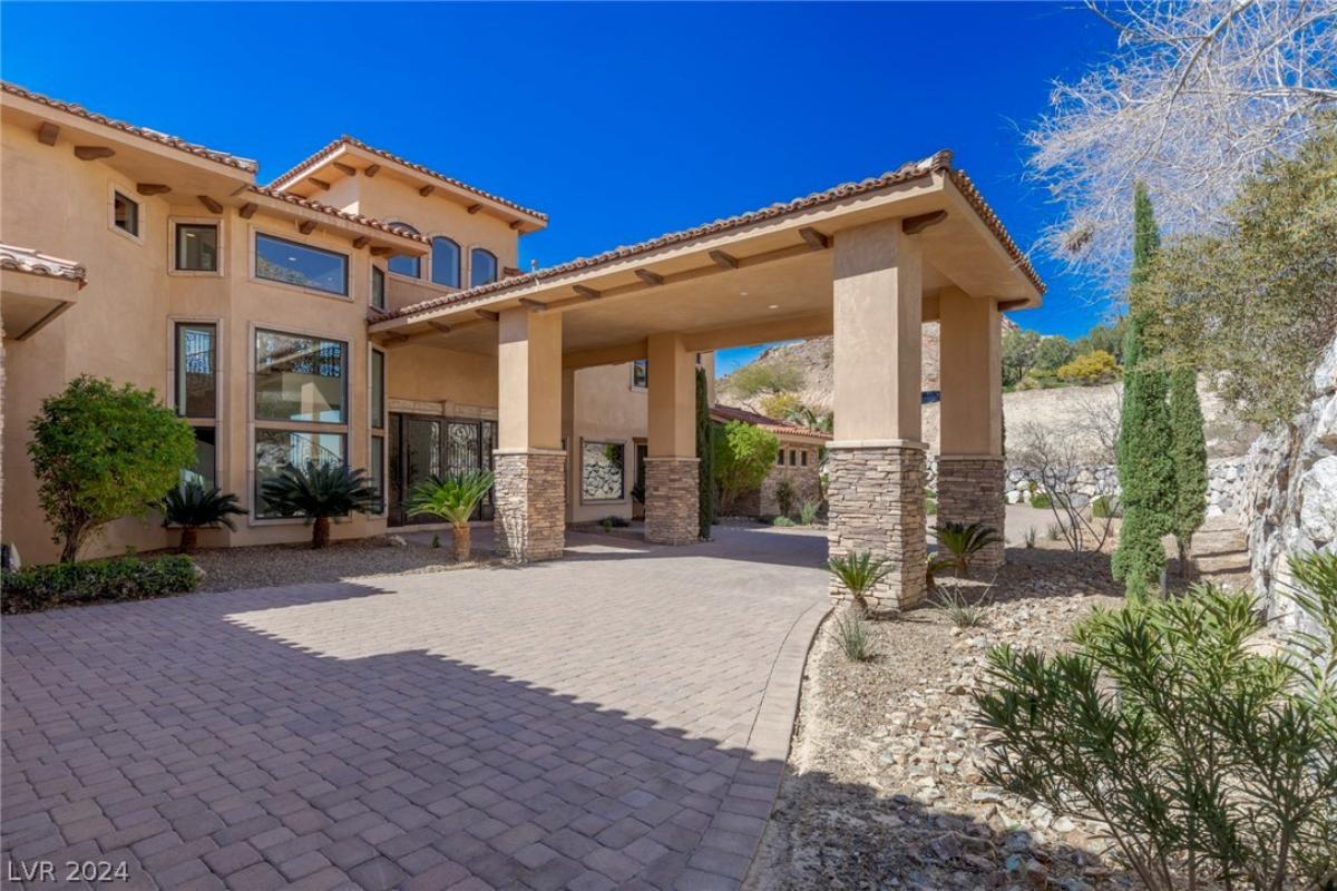 Front view of the mansion with a with a driveway.