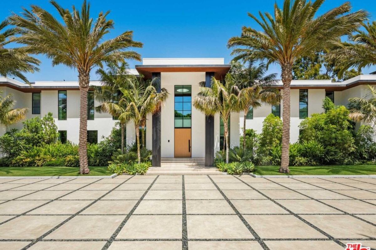 A courtyard with palm trees and plants.