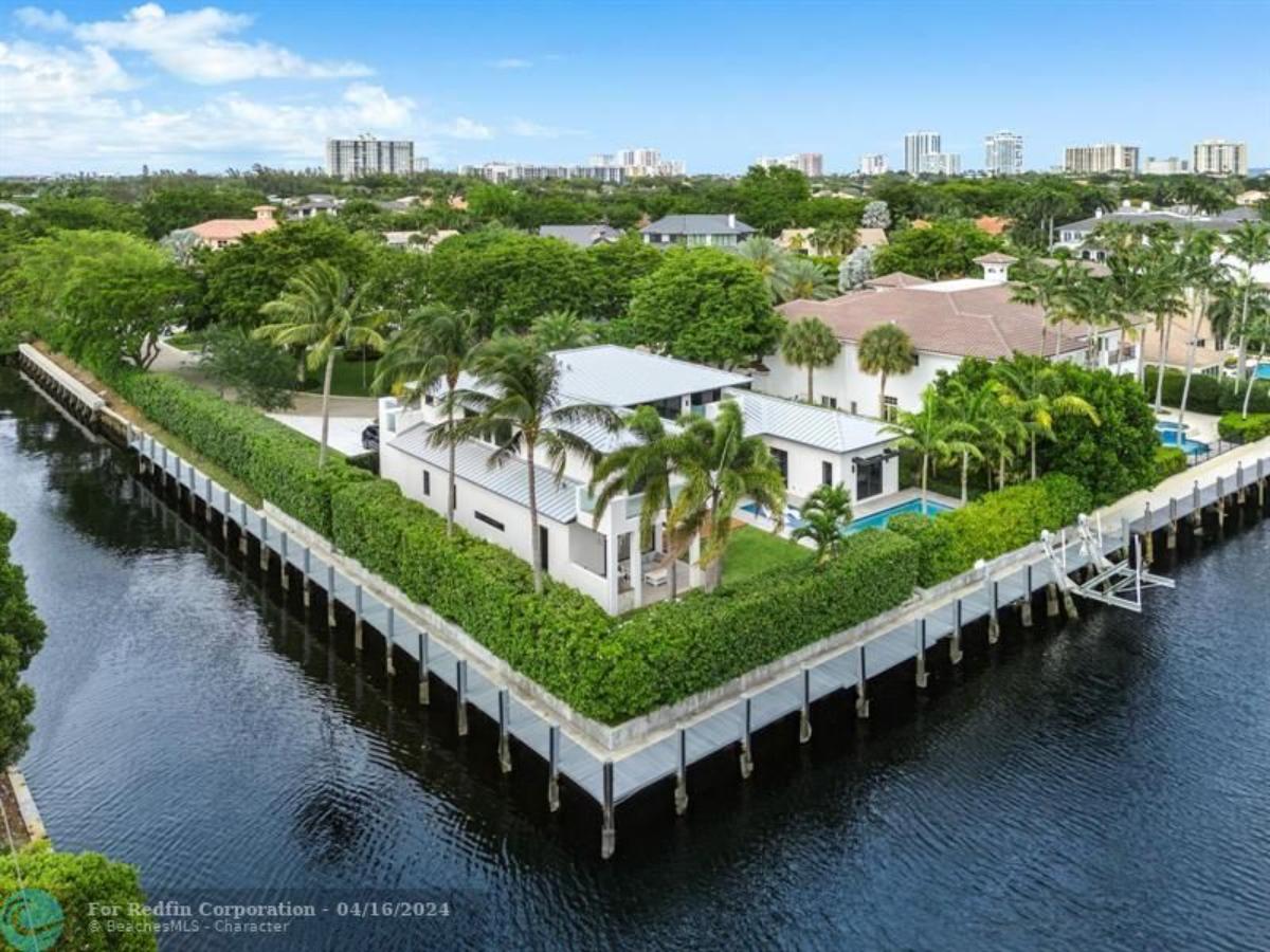 Aerial view of the mansion.