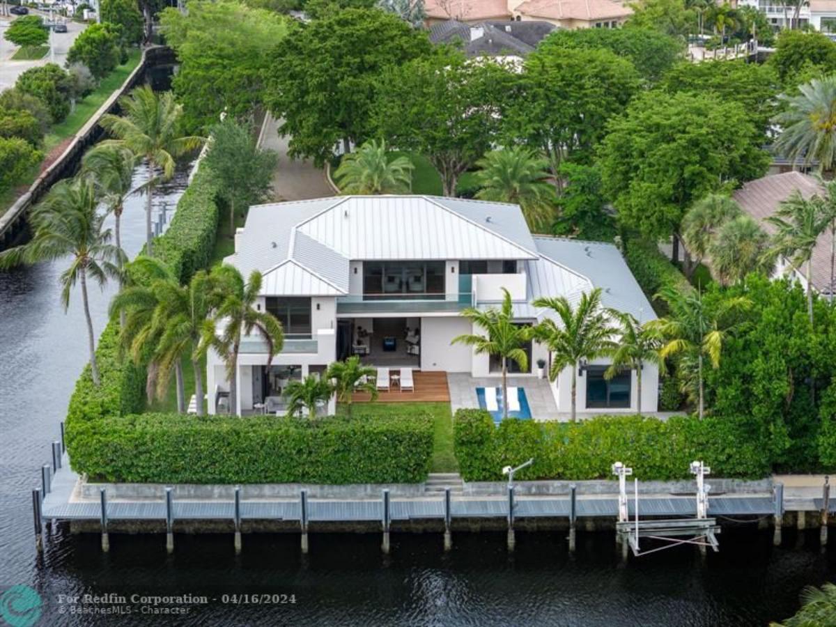 Aerial view of the mansion.