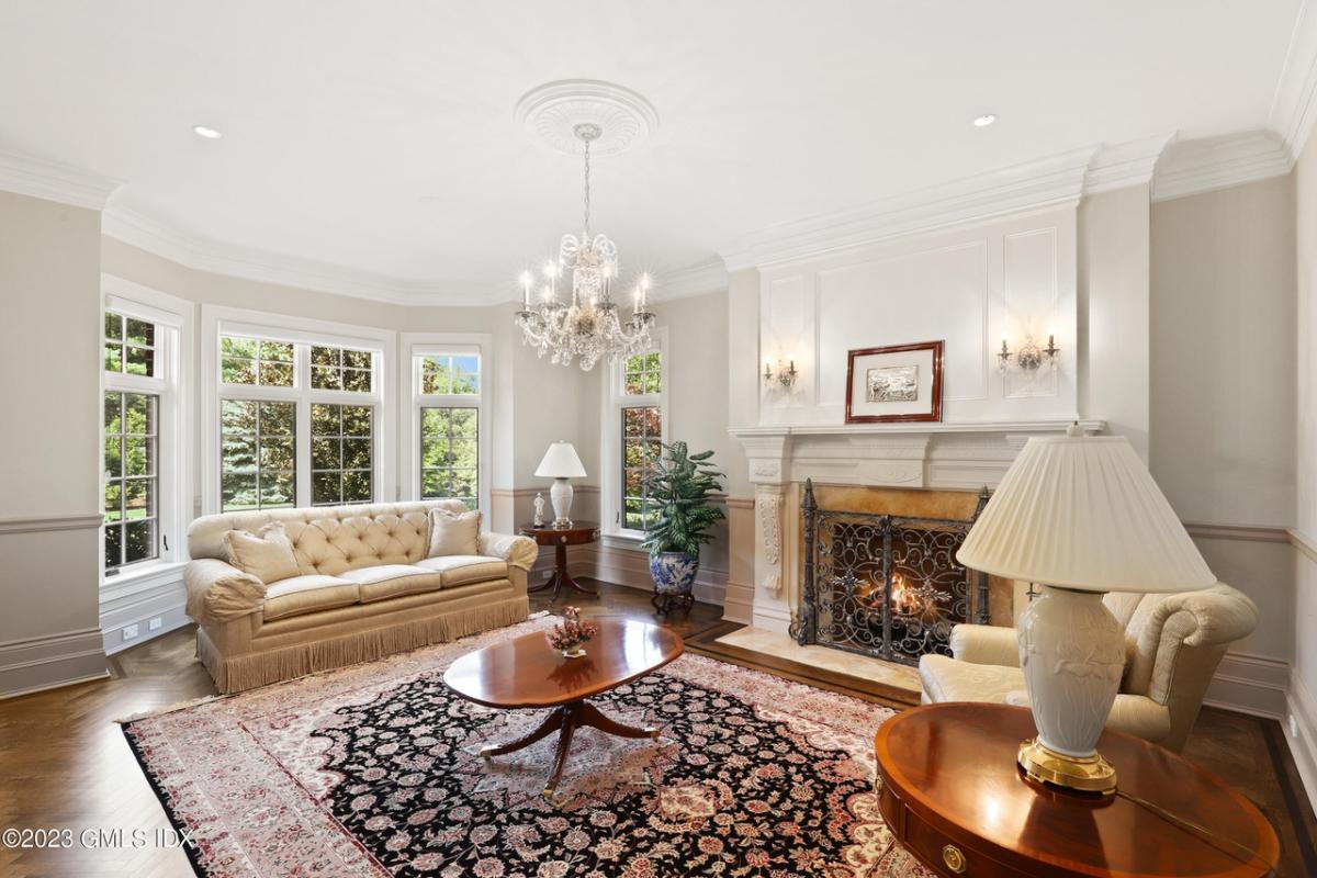 Living room with a chandelier and a fireplace.