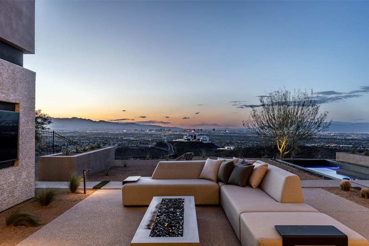Fire pit with sofas.
