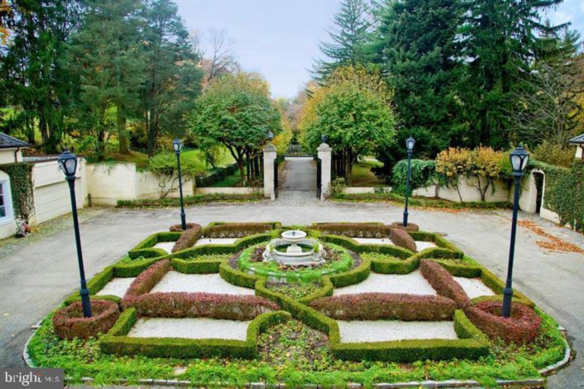 Front yard of the property.