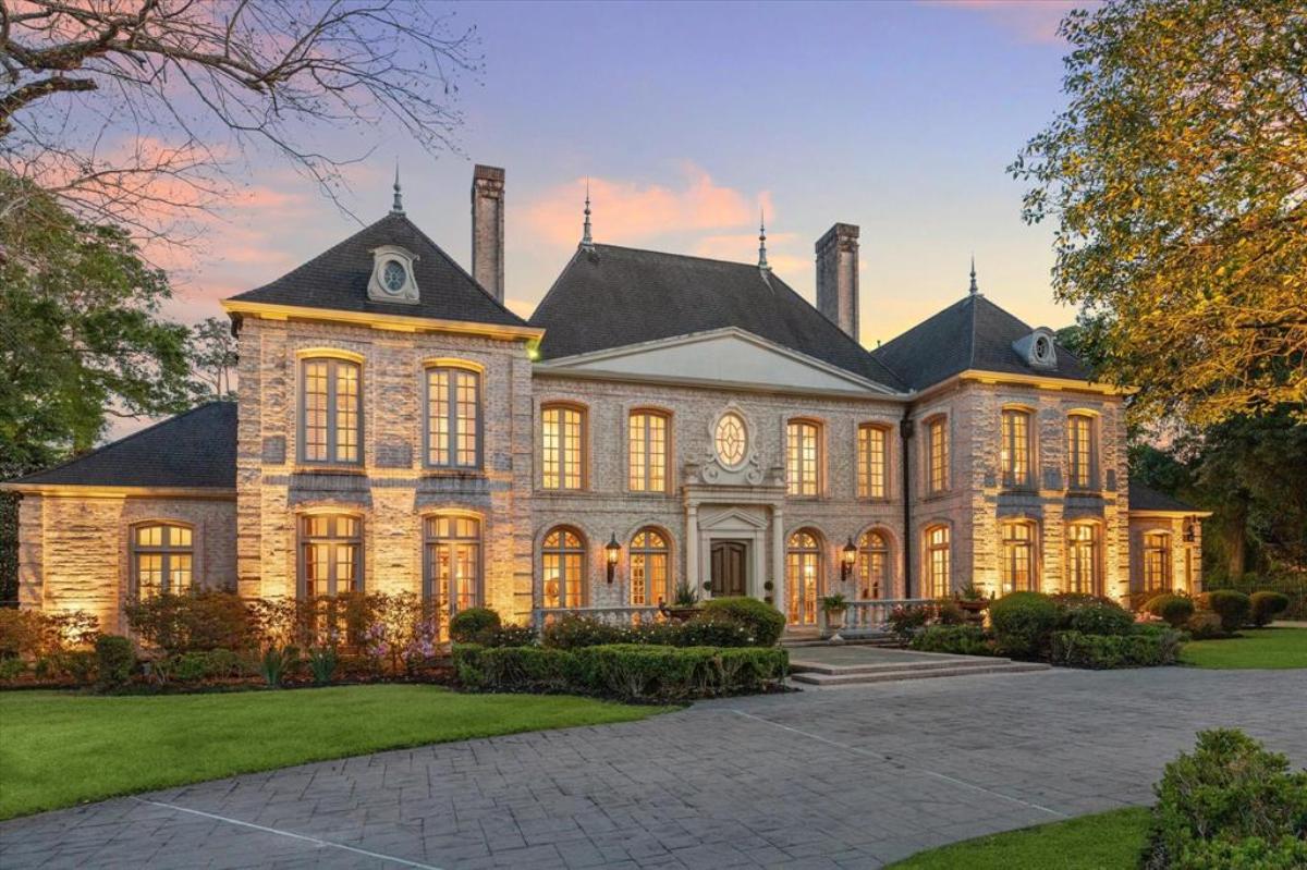 Front view of the mansion with spacious driveway.