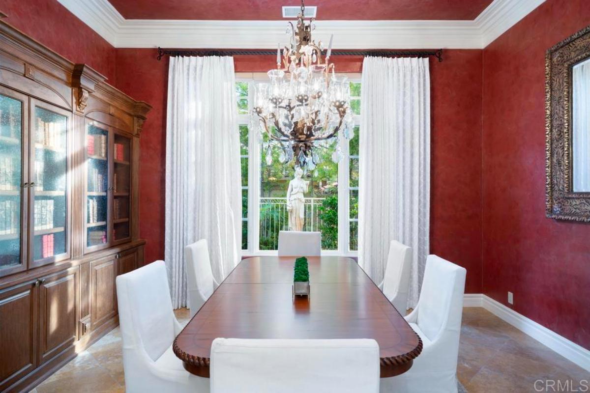 Dining room with a chandelier.