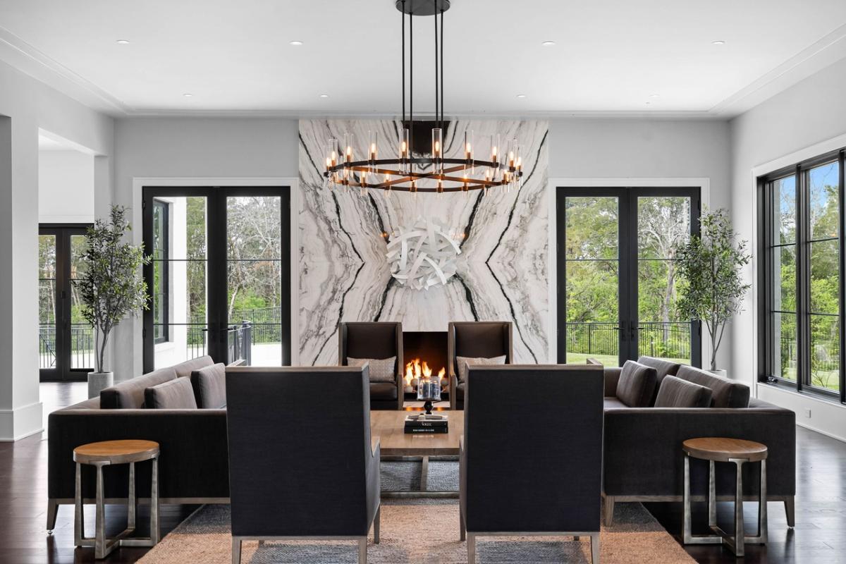 Living room with a chandelier and a fireplace.