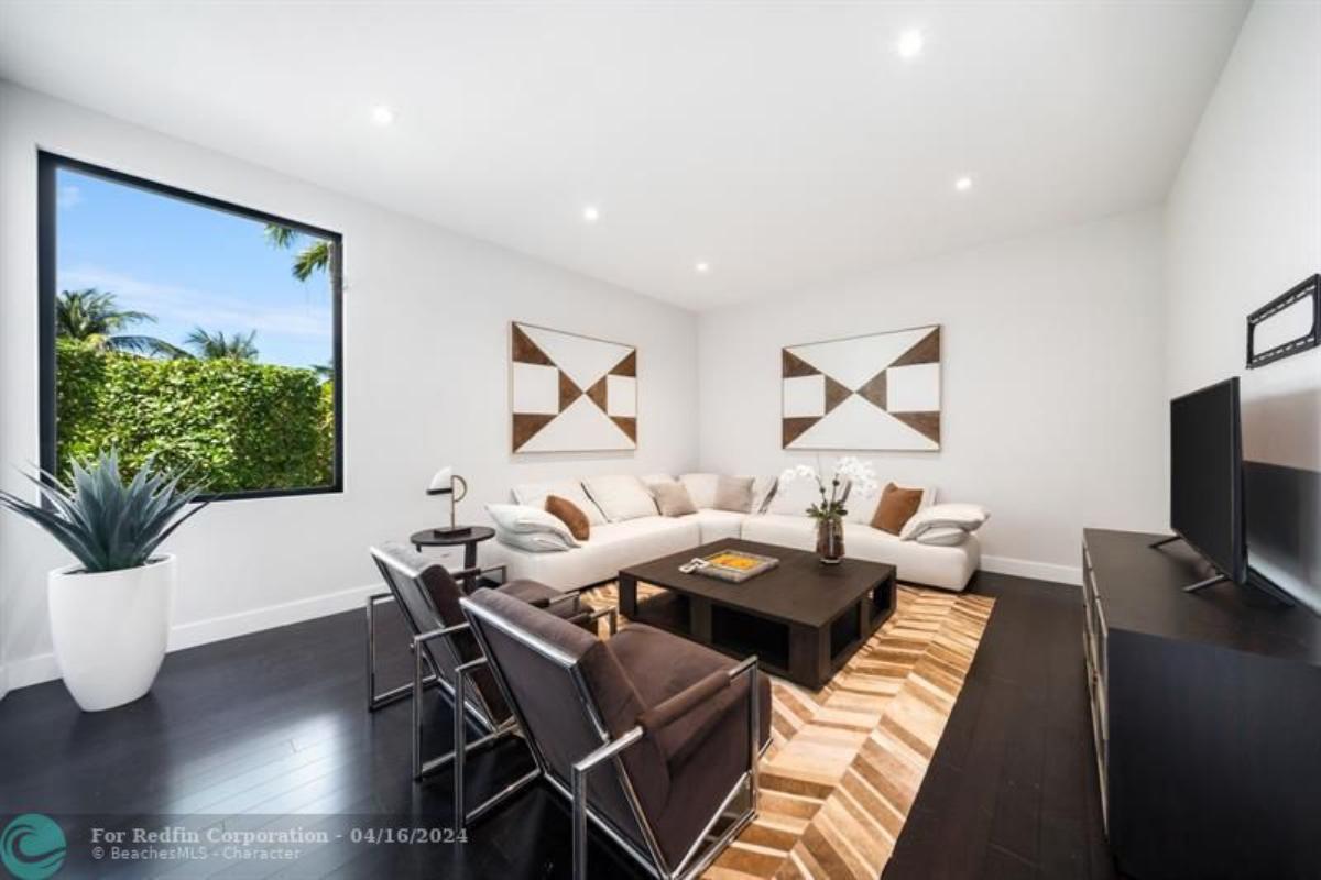 Family room with a TV, table and chairs.