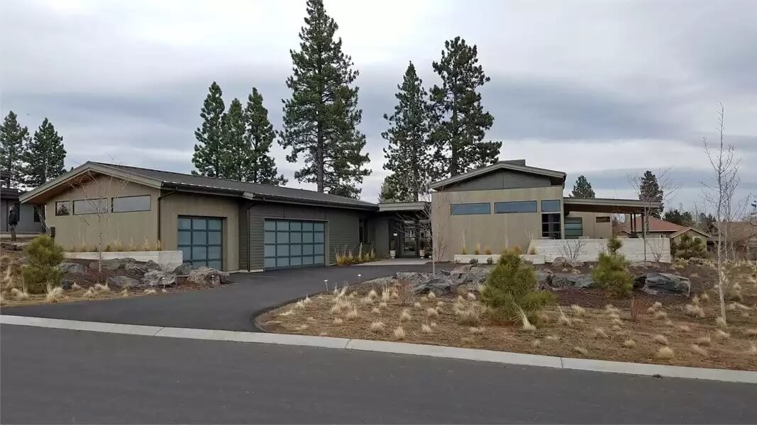 Mountain Creek 3-Bedroom Single-Story Contemporary Home with Courtyard and Angled Garage (Floor Plan)