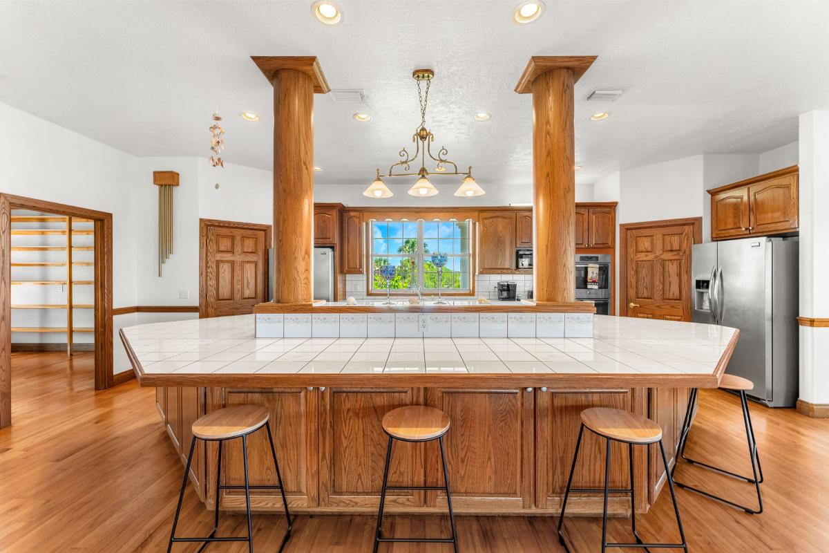 Kitchen with a breakfast counter and an oak hardwood cabinetry.
