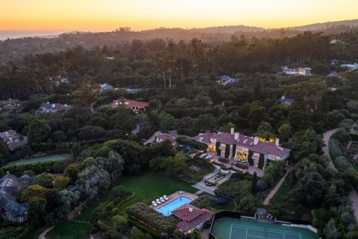 The aerial view of the house.