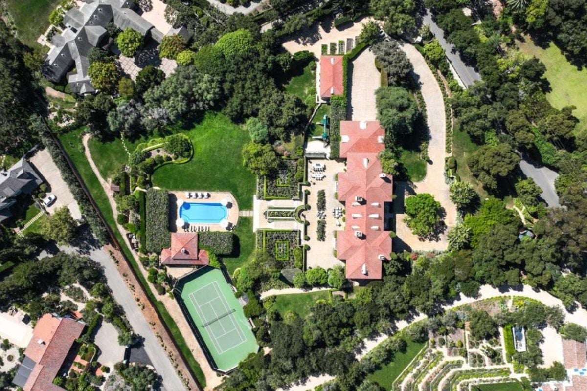 The aerial view of the house.