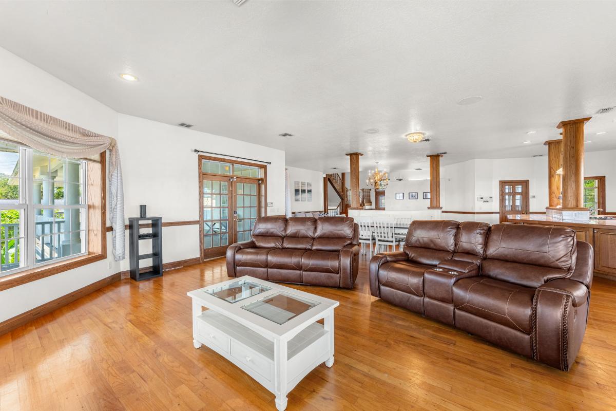 Living room with reclining chairs.
