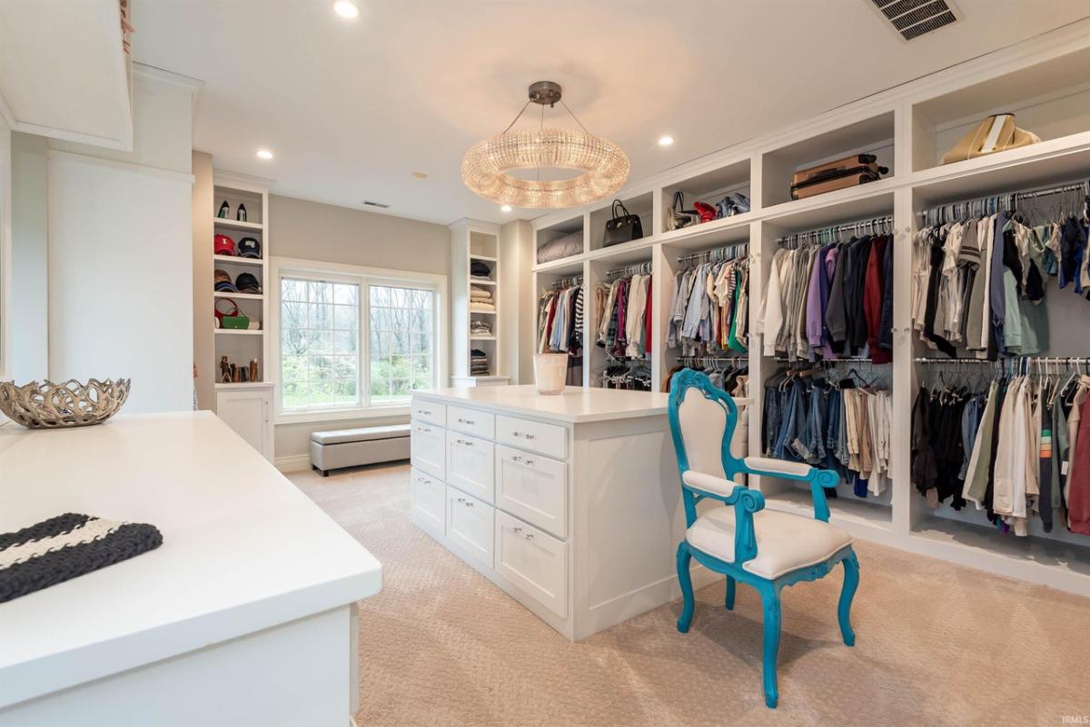 Walk-in closet