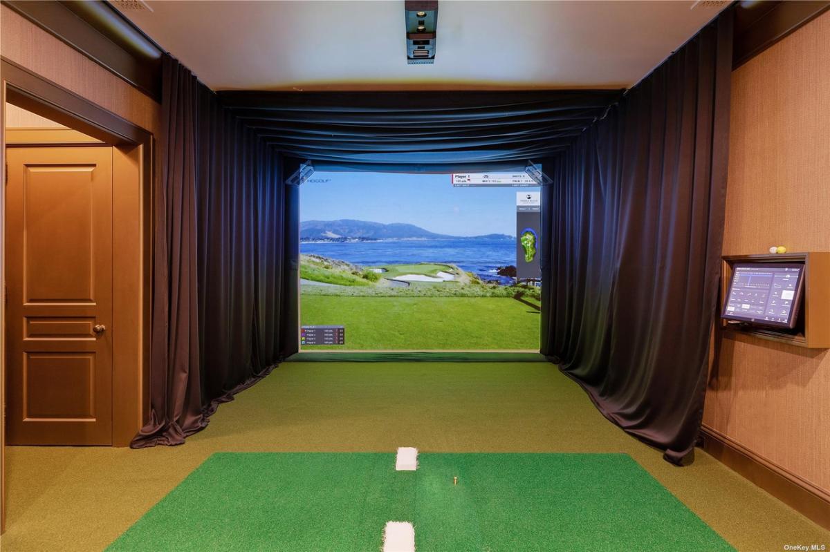 Golf simulator room