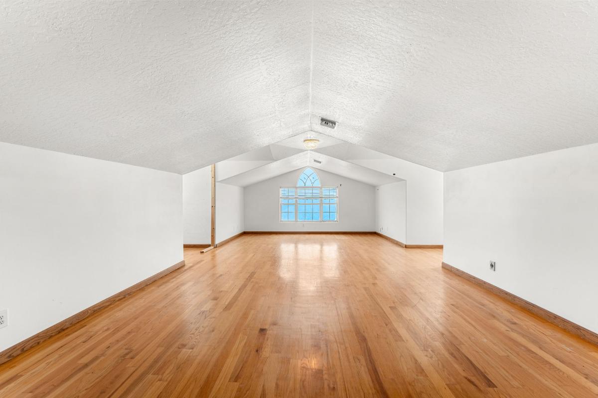 Expansive room