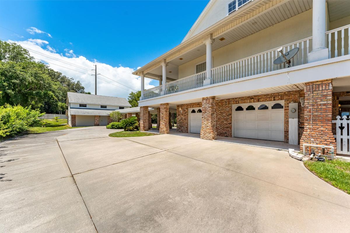 Garage with spacious driveway.