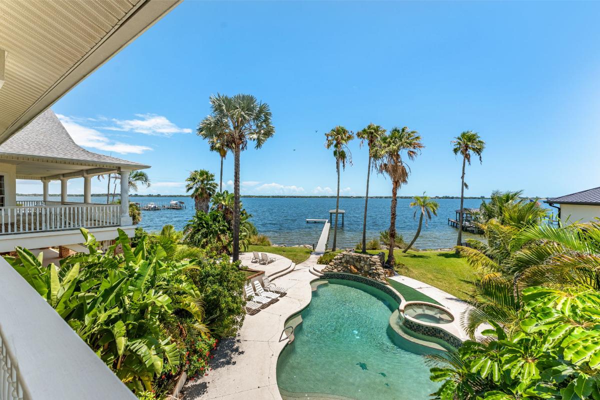 Balcony overlooking the pool and the river.