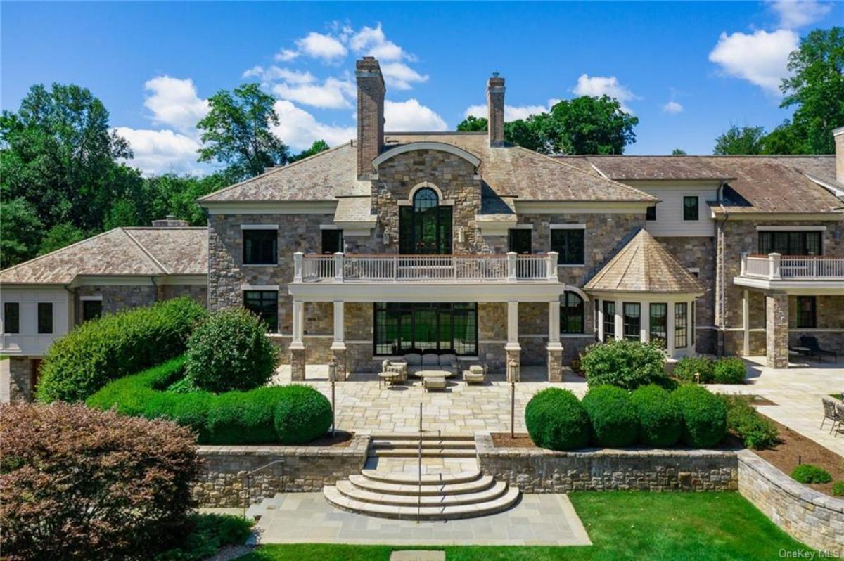 Rear view of the mansion.
