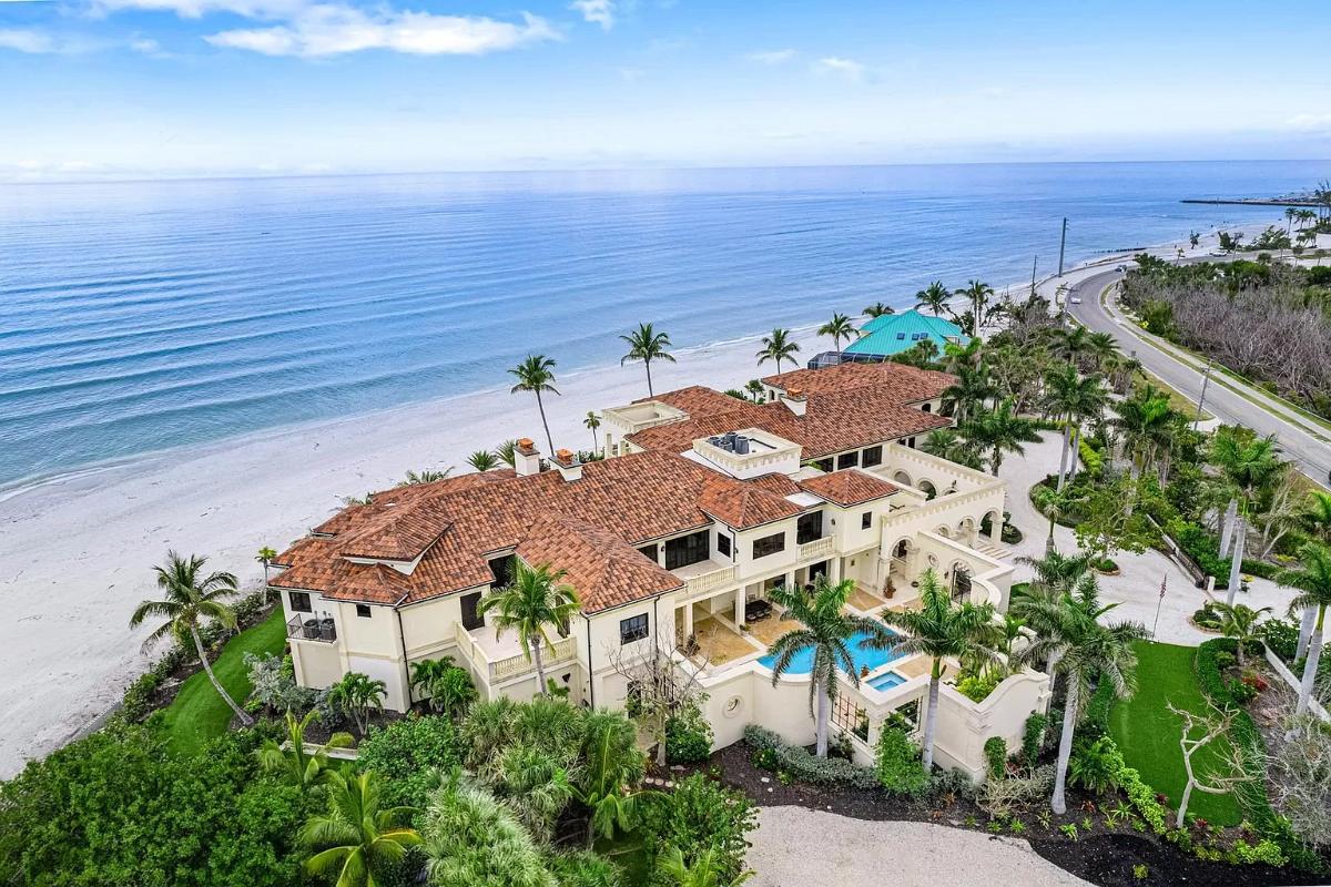 Aerial view of the mansion.