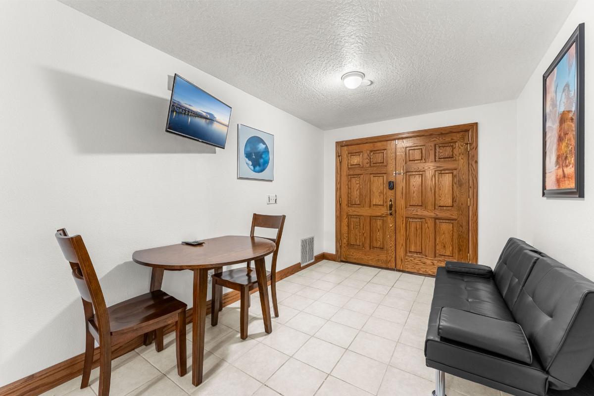 Nanny/teenager suite