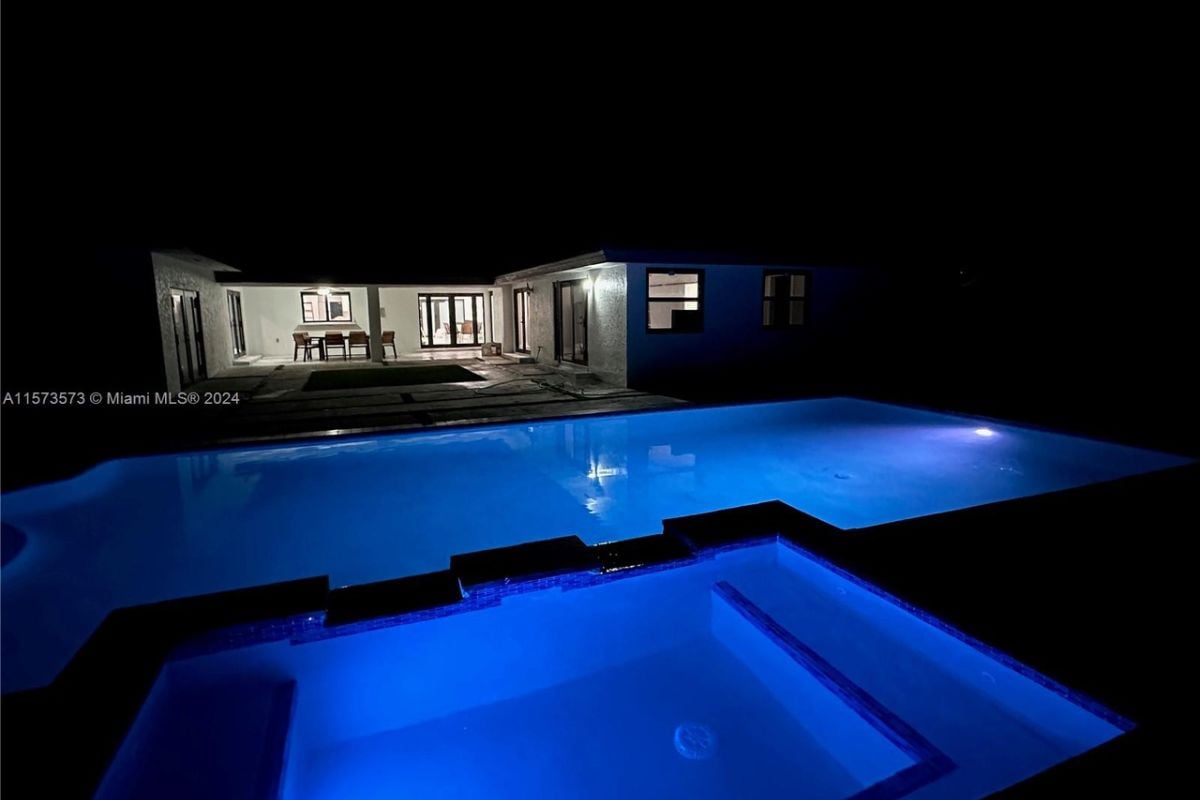 A swimming pool with a Jacuzzi.