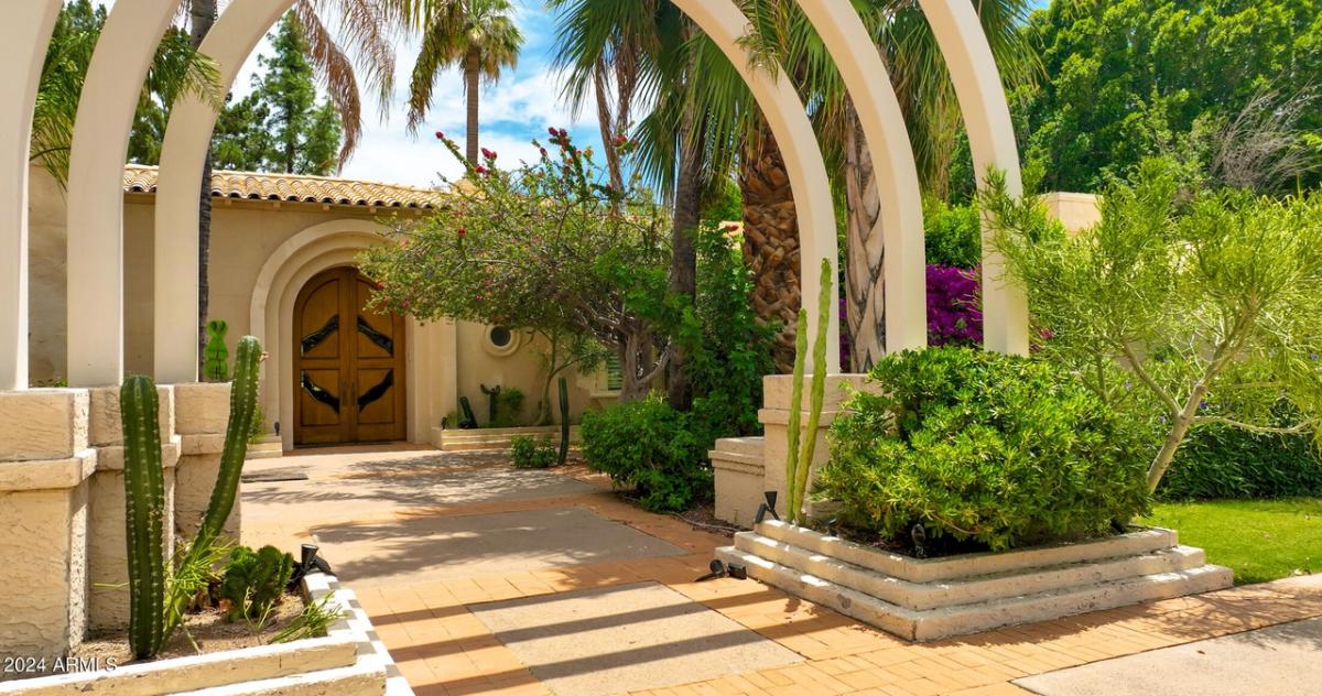 Front door entry of the mansion.