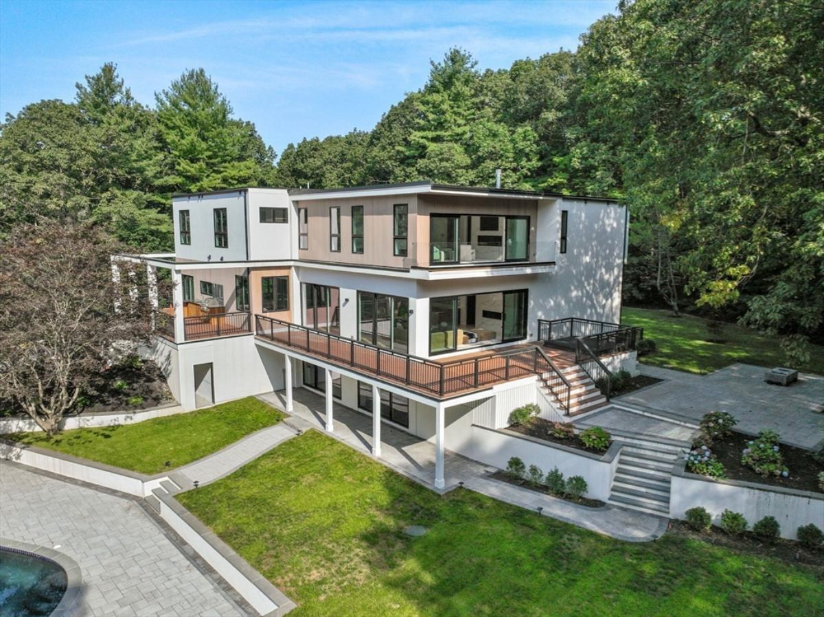 Aerial view of the mansion.