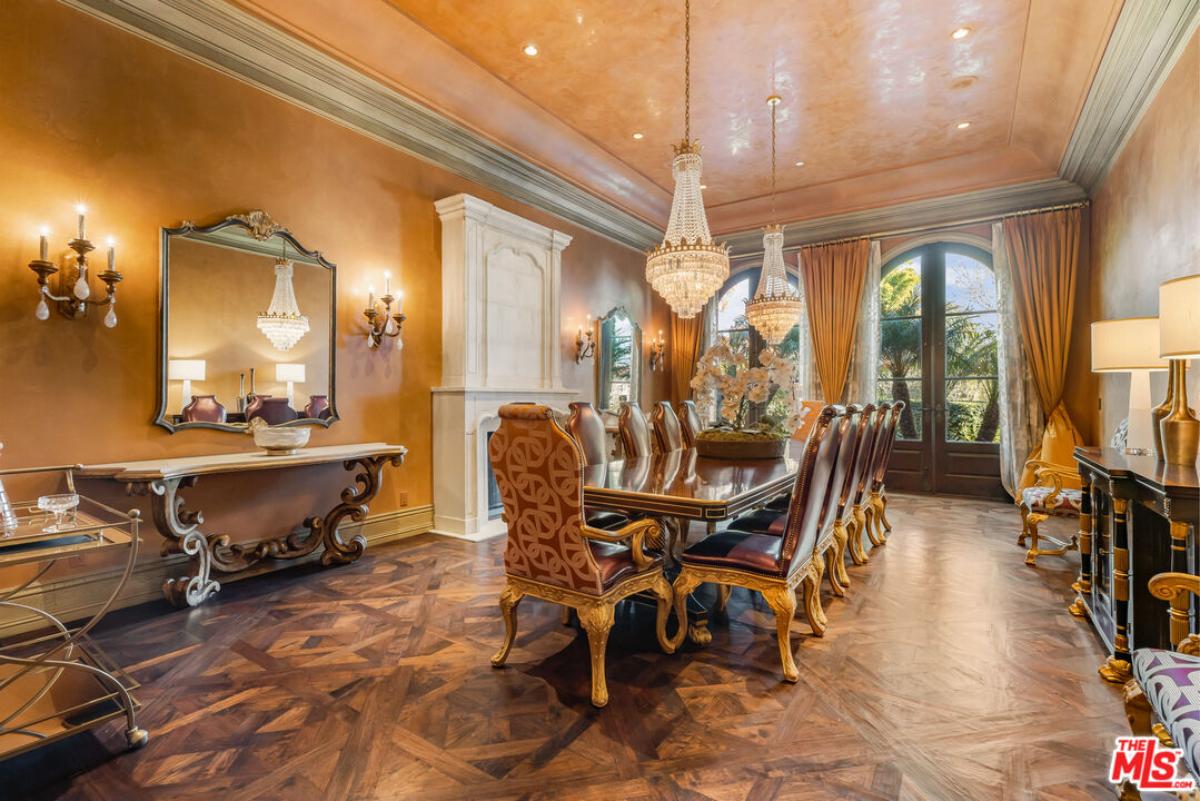 Dining room with chandeliers.