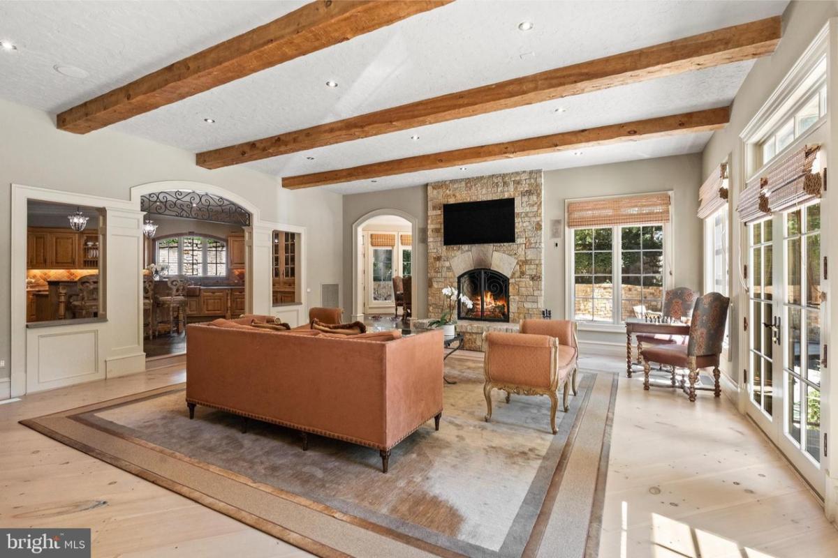 Living room with vaulted ceilings and a fireplace.