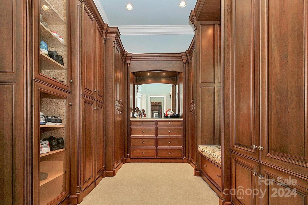 Walk-in closet