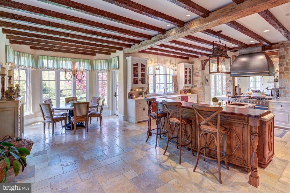 Kitchen with vaulted ceilings and a breakfast nook.