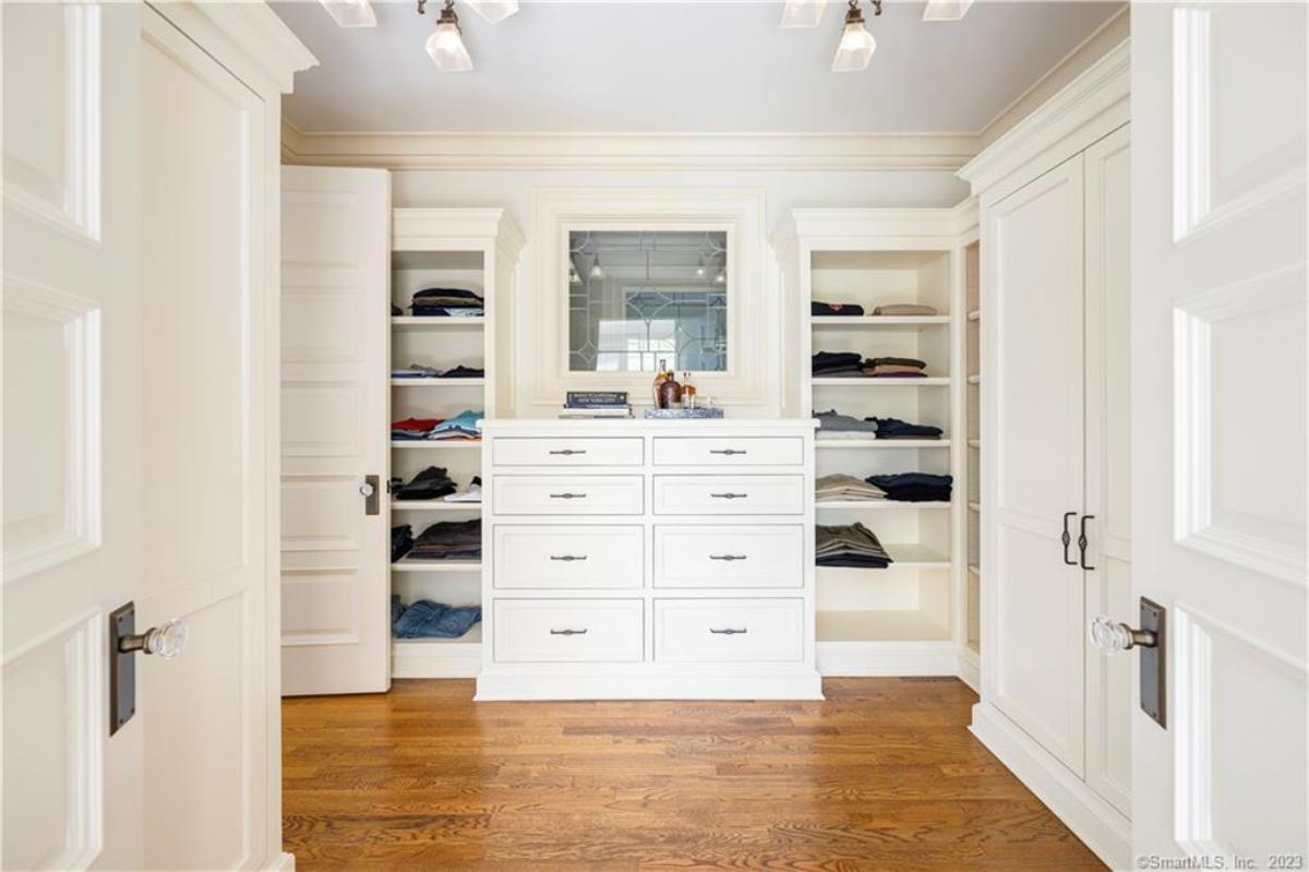 Walk-in closet