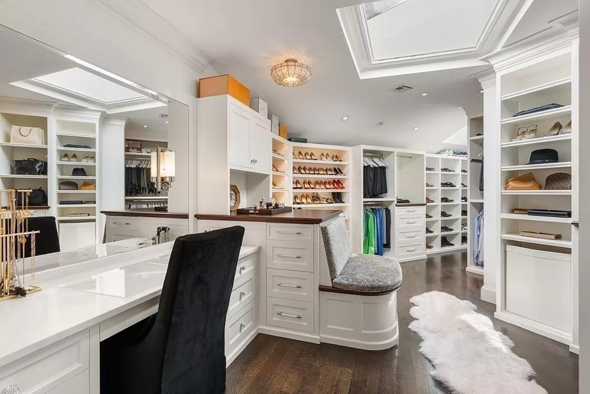 Walk-in closet