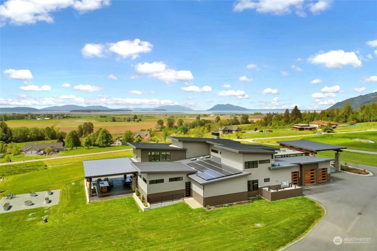 Aerial view of the mansion.